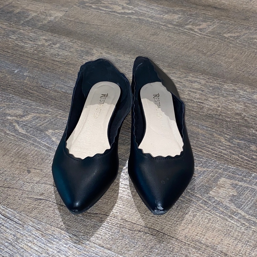 Restricted black ballet flats